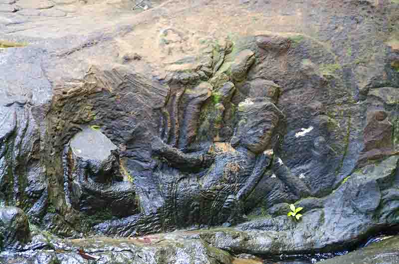 82 - Camboya - Kbal Speam o valle de las mil lingas - dios Shiva y lingas